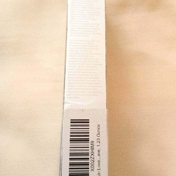 NIB NWT Becca Skin Love Weighless Blur Foundation Infused w/Glow Nectar - Picture 4 of 8